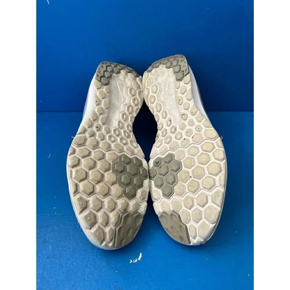 Nike Women Shoe FS Lite Run 4 Premium  Athletic Sneaker Pre Owned size 11 women